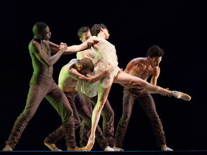 Alonzo King Lines Ballet Writing Ground, Ph Margo Moritz