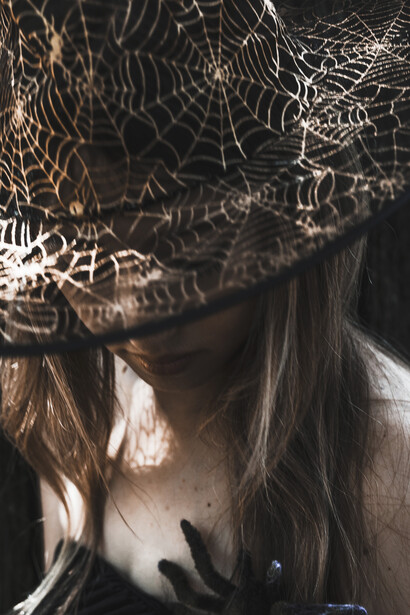 El whimsigothic es un híbrido que combina la esencia mística de las brujas y los vampiros con un espíritu hippie y bohemio