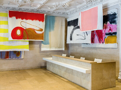 Using Walls, Floors, and Ceilings: Vivian Suter, Exhibition view. Courtesy of The Jewish Museum 