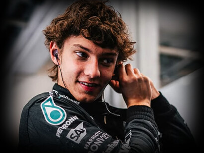 Nonostante la giovane età, Kimi Antonelli mostra una straordinaria maturità e determinazione, qualità che lo rendono un pilota completo e competitivo, pronto a scalare le gerarchie delle categorie inferiori fino alla Formula 1