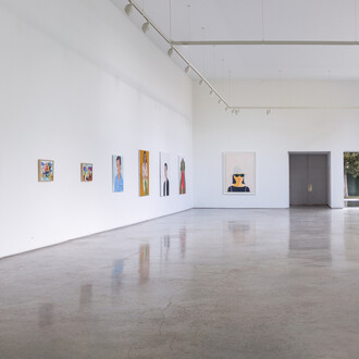 Varios artistas, The portrait, vista de exhibición. Cortesía de la Galería Lopez de la Serna 