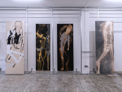 Irene Anguita, Get in line, exhibition view. Courtesy of El Chico Gallery. Photo by Goro Studio
