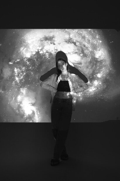 El videoarte explora un lenguaje libre donde la imagen se convierte en territorio de experimentación y poesía visual