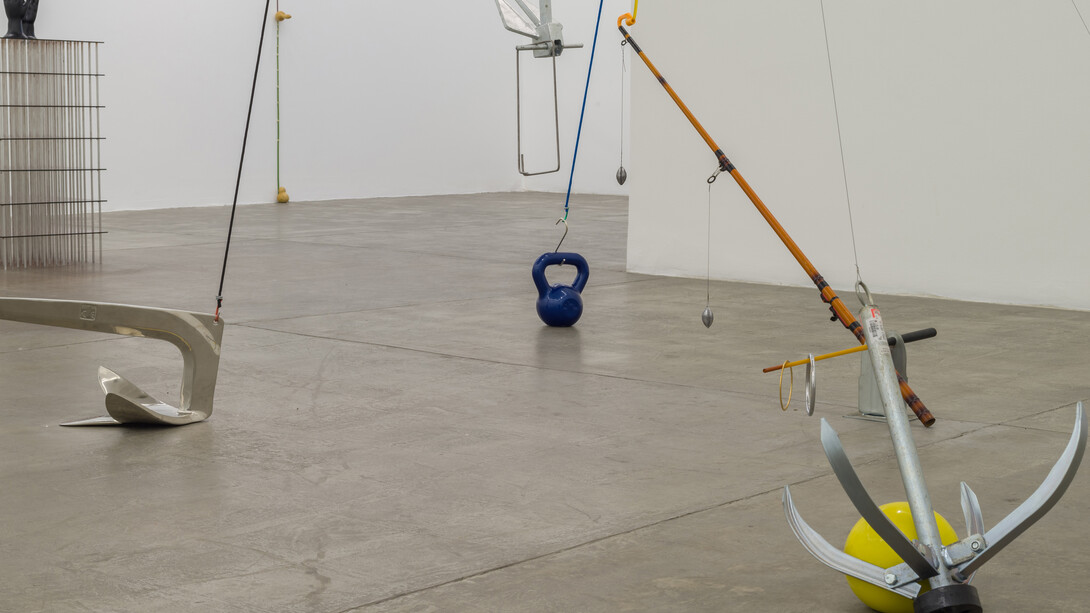 Vista da exposição no Galeria Fortes Vilaça, 2015. Rodrigo Matheus, Atração. Photo: Eduardo Ortega. Cortesia Galeria Fortes Vilaça