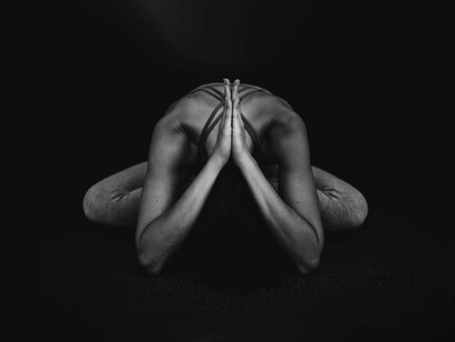 Rallentare significa, infatti, darci la possibilità di vivisezionare il movimento che stiamo facendo