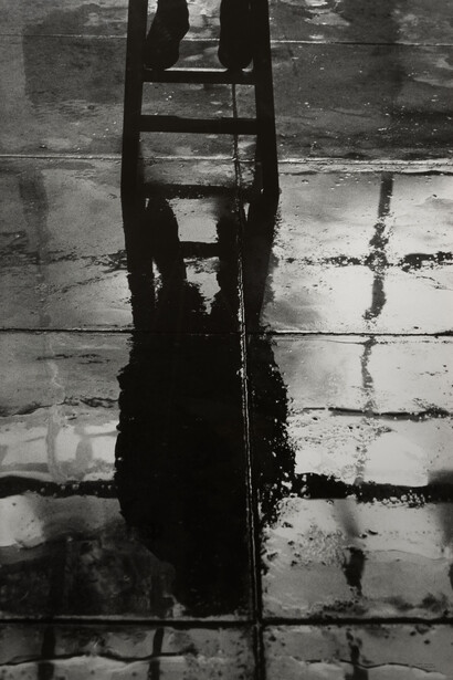 Helena Almeida, Lavada em lägrimas #6 (detail), 2008/2009. Courtesy of Prats Nogueras Blanchard
