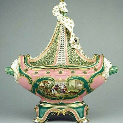 Sèvres porcelain pot-pourri bowl created for Madame de Pompadour (1760)