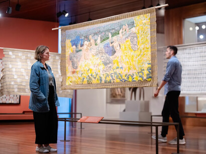 Nengi Omuku, The gathering, exhibition view. Courtesy of De Young Museum