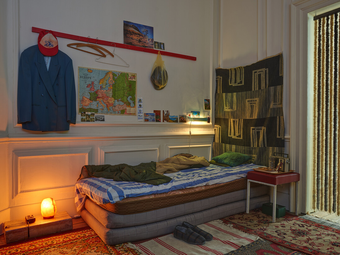 Fiona Tan, Ghost Dwellings I, 2014, HD video, colour, silent, room installation, Loop duration : 5 m 16 s, Edition of 4, Courtesy the artist and Frith Street Gallery, Photographer: Alex Delfanne