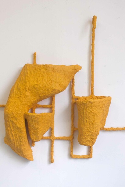 Olivia Bax, Decoy, 2019, steel, chicken wire, paper, glue, paint, plaster, screws, 86x78x20cm