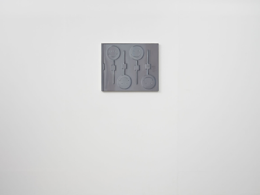 Sarah Poots, Mould (Smiley II), Oil on canvas, 51 x 60 cm, 2015, Image courtesy of the artist and ANDOR, 2015. Photography by Tom Carter