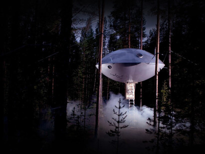 La Habitación UFO (OVNI) del Treehotel en Harads, Suecia, es el principal atractivo turístico de este hotel, figura entre los cuartos más visitados