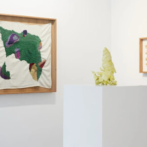 The Woman Who Walks With Me. Courtesy of Galeria Nara Roesler