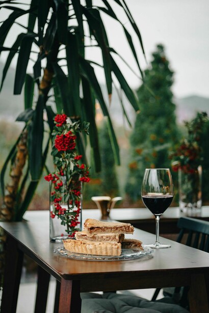 Explore a sumptuous dessert selection, featuring chocolate cake and apple pie, ideal for your indulgent enjoyment