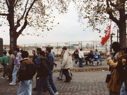 Dans les années 80 et 90, les rues françaises reflétaient les tensions qui ont aussi marqué le mandat de Mitterrand