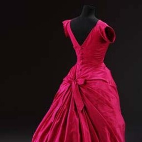 Evening dress, Cristóbal Balenciaga, about 1955, Paris, France. Museum no. T.427-1967. © Victoria and Albert Museum, London