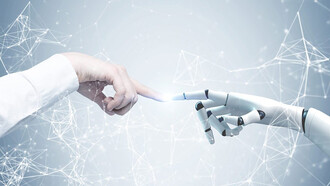 Representación de la creación de la Inteligencia Artificial por parte de la humanidad