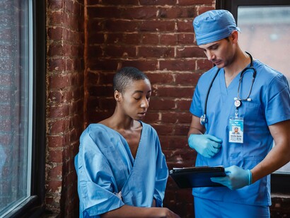 A doctor revealing the Stoneman syndrome diagnosis to a patient