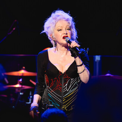 Cyndi Lauper levou o público do Rock in Rio 2024 a uma viagem aos anos 80 com clássicos atemporais e arranjos originais. Cyndi Lauper em apresentação no Royal Albert Hall, em junho de 2024