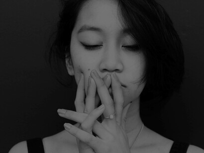 A woman distracted as to what to do next because of her recent ADHD awareness