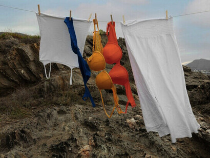 Repara y reutiliza: Antes de desechar una prenda, considera repararla o darle un nuevo propósito y asi apoyar los objetivos de desarrollo sostenible 