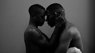 Casal homoafetivo e o momento de respirar em silêncio