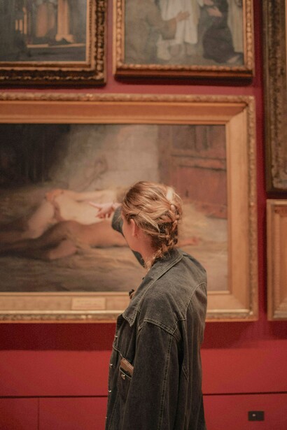 Instituições museológicas promovem o pensamento crítico, servindo como praças fortes contra o declive social