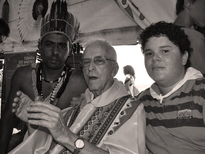El obispo Casaldáliga con las comunidades del Amazonas brasileño