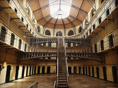 Prisão e o atestamento de que as leis não garantem total segurança