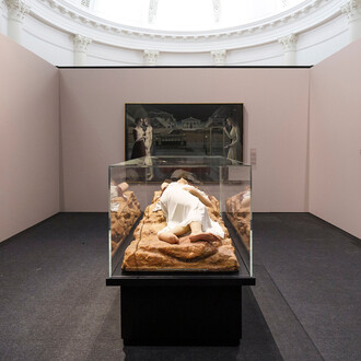 Paul Delvaux, Les mondes de Paul Delvaux, vue d'exposition. Avec l'aimable autorisation de La Boverie