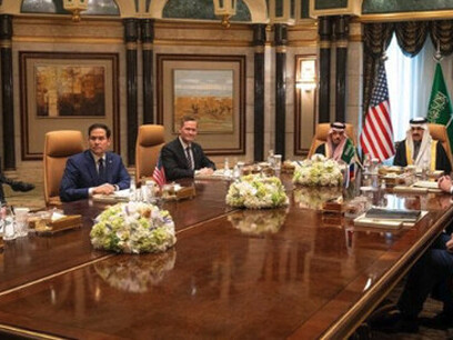 Durante las negociaciones en Riad, el presidente de Ucrania, Volodymyr Zelensky, enfatizó que la paz solo sería posible si Rusia retiraba todas sus tropas de Ucrania, reinstaurando el control ucraniano sobre sus fronteras, Arabia Saudita