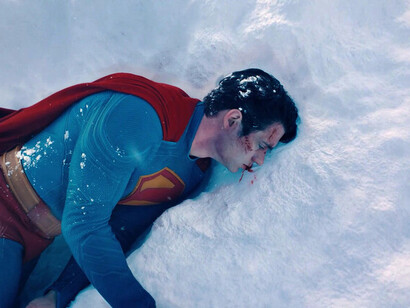 En Superman (2025), el héroe deja de ser solo un símbolo de justicia universal para transformarse en un reflejo de las ansiedades colectivas del público digital