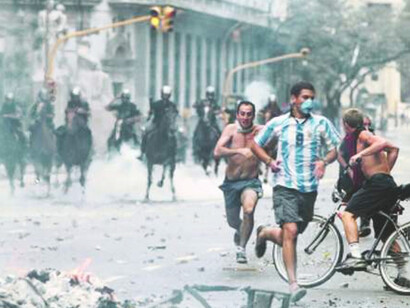 Manifestaciones durante la crisis del 'corralito' en el 2001 en Argentina