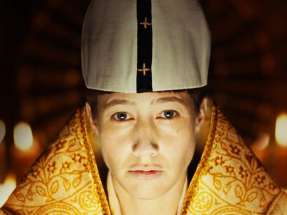 Papessa. Nel 2009 il regista Sönke Wortmann dirige il suo film “La Papessa” tratto dal romanzo di Donna Woolfolk Cross ispirato alla vicenda leggendaria della papessa Giovanna, figura leggendaria di epoca medievale del IX secolo