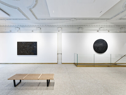 Bao Vuong, Between shadow and light: infinity, exhibition view. Courtesy of Ceysson & Bénétière 