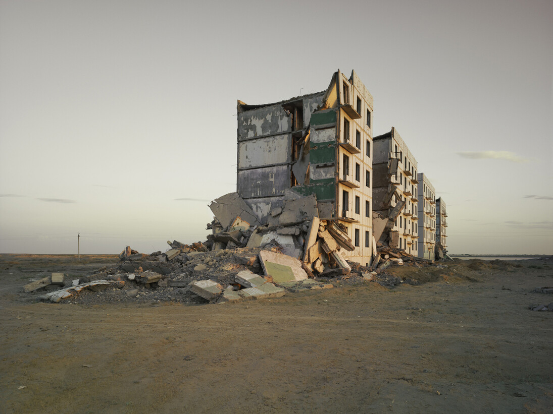 Nadav Kander, The Aral Sea I (Officers Housing), Kazakhstan 2011, © Nadav Kander, image courtesy of Flowers Gallery London and New York  