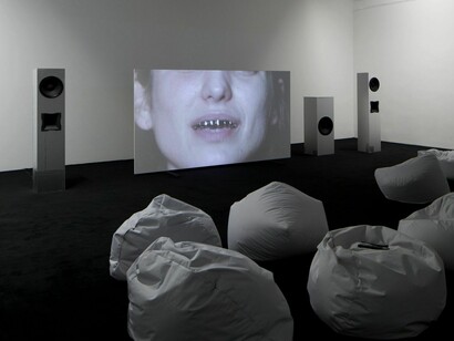 LiliReynaud-Dewar-TEETH, GUMS, MACHINES,FUTURE, SOCIETY (trash cans),2016Aluminium. 110 x 25 x 71 cm-Paris, 2016© LiliReynaud-DewarPhoto. JulieJoubert& archives kamelmennourCourtesy the artist and kamelmennour, Paris/London
