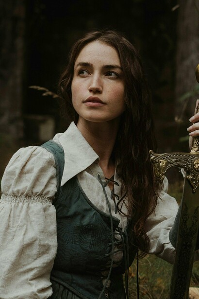 Mocinha heroína. Foi com a chegada do iluminismo que essa “demonização” foi de certa forma “diluída”, mas não completamente apagada, pois as obras literárias apesar de terem se tornado mais “progressivas”, ainda possuíam a mentalidade retrógrada sobre o sexo e os atos sexuais. Personagens mais “libertinas” não eram mais tratadas completamente como vilãs, mas ainda eram colocadas como “de menor valor” perante a personagens femininas que se valorizavam e eram castas até o casamento. Mesmo em Jane Austen, conhecida por suas protagonistas “feministas”, elas eram moças “de boa família e castas” e sempre acabavam casando com homens ricos e “de boa família”

