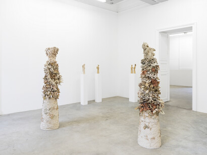 Various artists, Portals to unwritten time, exhibition view. Courtesy of Perrotin