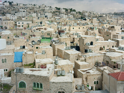 Stephen Shore, Hebron, West Bank, March 25, 2011, Chromogenic color print, 36 x 44 inches (91.4 x 111.8 cm), 40 x 49 inches (101.6 x 124.5 cm) paper size © Stephen Shore, courtesy 303 Gallery, New York