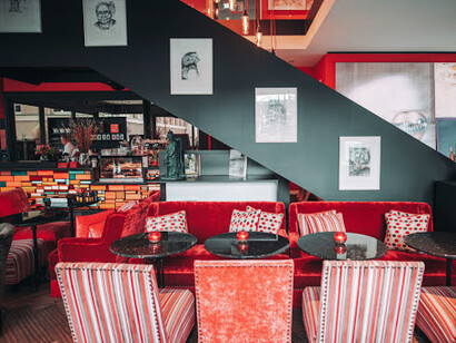 Galería y cafetería Mutter Ey en la actualidad, ubicada en Altstadt, el casco antiguo de Düsseldorf, Alemania
