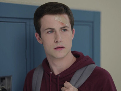 Dylan Minnette interpreta a Clay Jensen, el amigo de Hannah que va descubriendo las razones que motivaron el suicidio de la joven