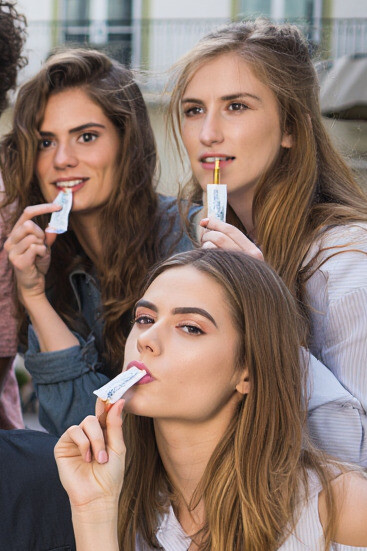 Vor wenigen Jahrzehnten klang ein Nikotinbeutel wie ein unerreichbarer Wunschtraum. Damals klang es wie ein Wunschtraum, Nikotin ohne Rauch, Tabak, Geruch oder teerbelastete Lungen schnell, bequem und günstig über den Mund aufzunehmen