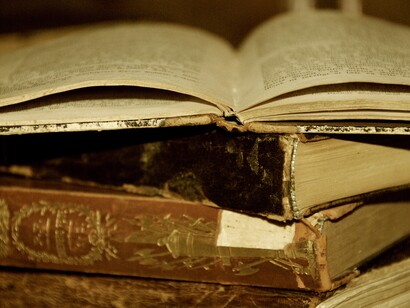 Antigo livro