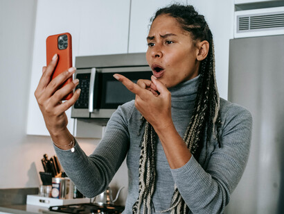 Privacidade em risco: do livro 1984 à realidade, a perda de privacidade com empresas e câmeras por toda parte, questionando até onde vai a nossa imagem