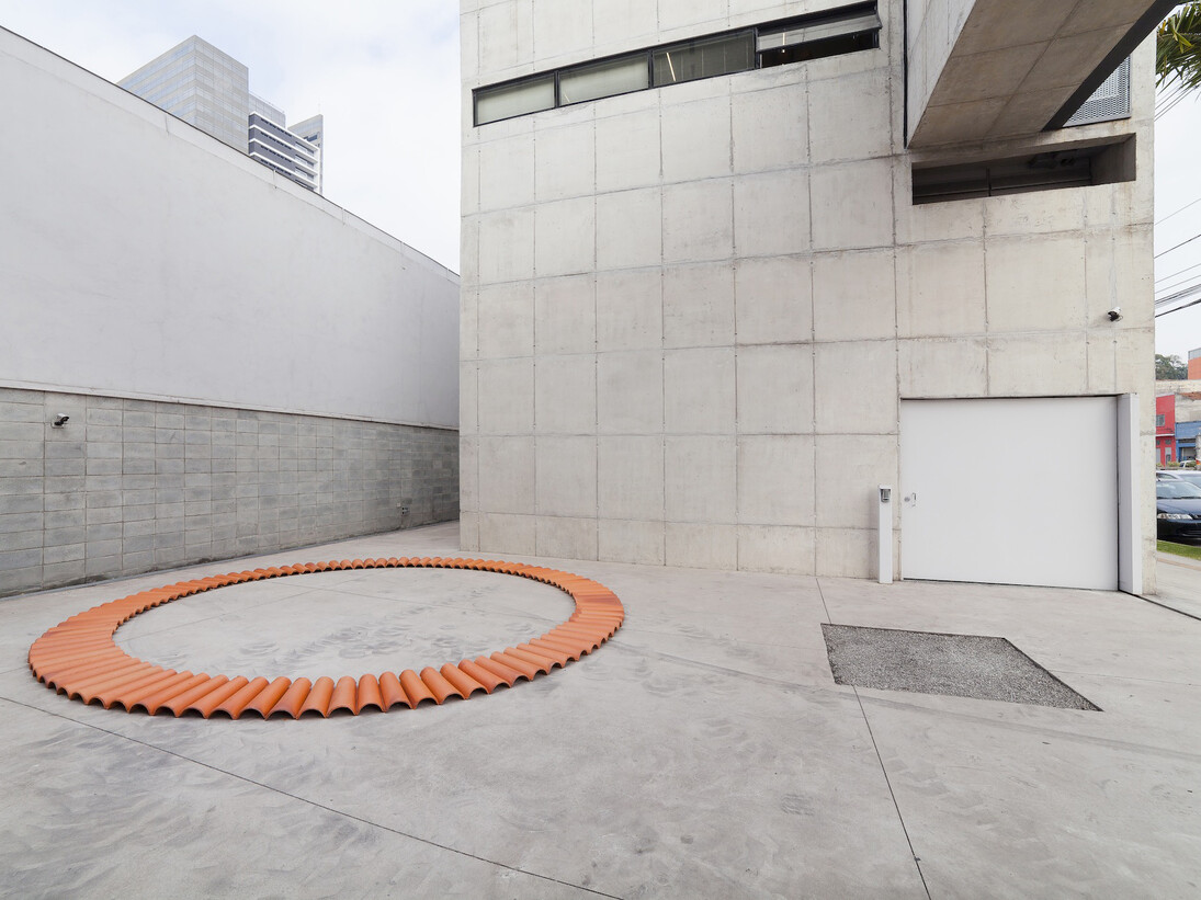 Taipa-Tapume, Exhibition view. Photo credit: Filipe Berndt, external view