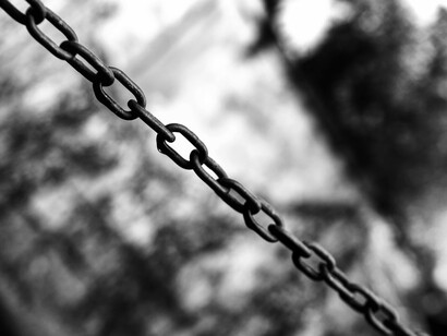 An iron chain in black and white