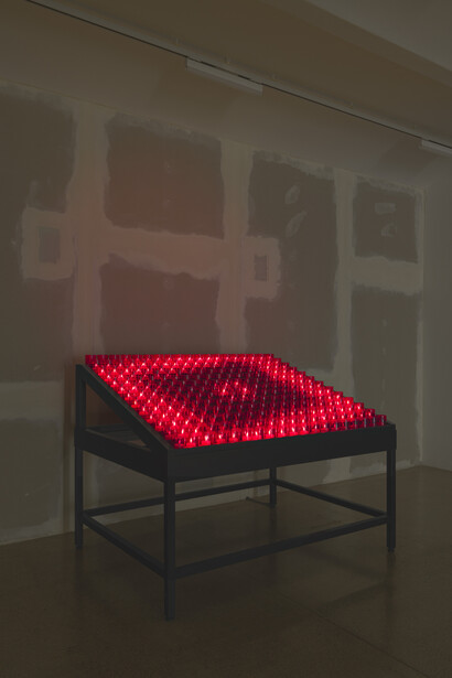 Jeremy Shaw, Towards logarithmic delay, ausstellungsansicht. Mit freundlicher genehmigung der Secession