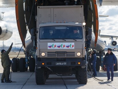 L'arrivo dei mezzi militari russi a Pratica di Mare