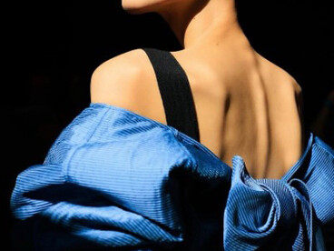 Rhythm guided the SS26 narrative at Lanvin, where Peter Copping translated sound into movement, allowing fabric, silhouette, and tempo to shape an emotional runway experience